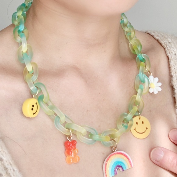 LUCITE LINK STATEMENT NECKLACE - Picture 5 of 6